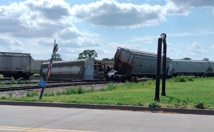 Train Derailment Closes Halstead Avenue in Hutchinson