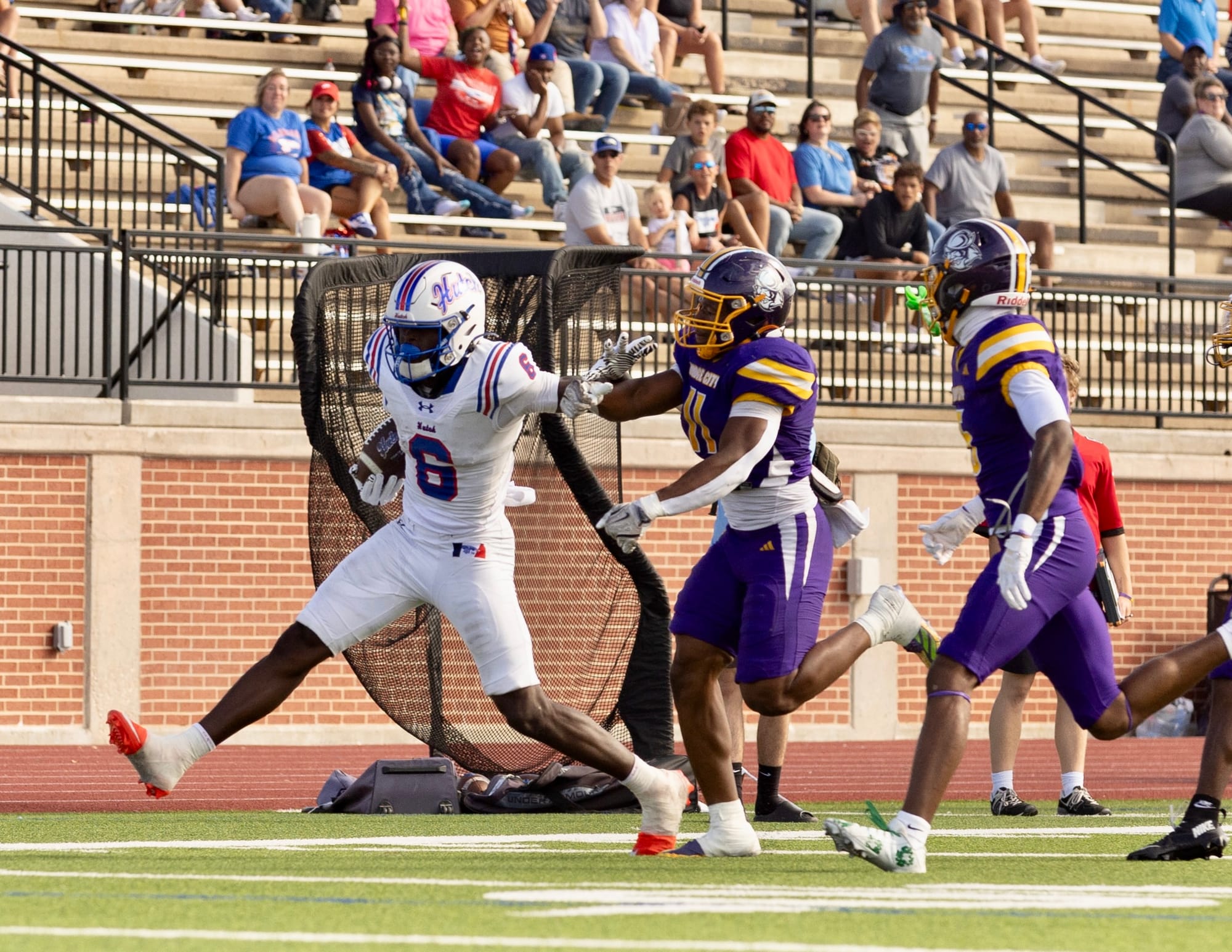 No. 1 Hutchinson routs Dodge City 44-3 in conference opener
