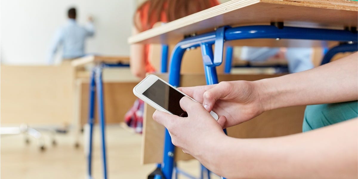 Kansas Lawmakers Introduce Bipartisan Bill Banning Cellphones in Schools