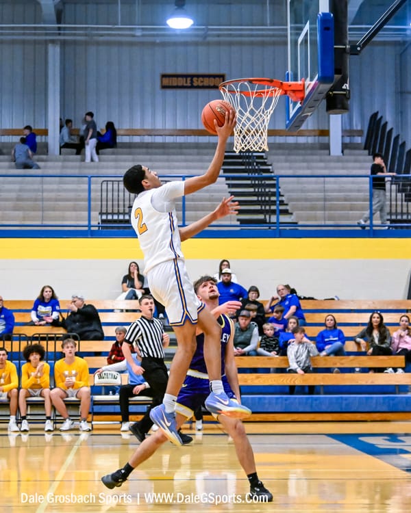 Hornets dominate Salthawks 65-46 in Tuesday matchup